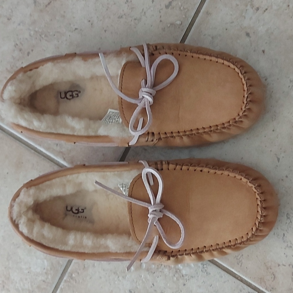 UGG Dakota inside/ outside slipper shoes